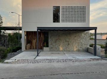 1318aaaad0966216ac2a54fa6a2a0a95245a8b8042a067f4bae947ca1b0d8822 · Casa Nueva en Venta en Esquina Ubicada en Altozano Querétaro