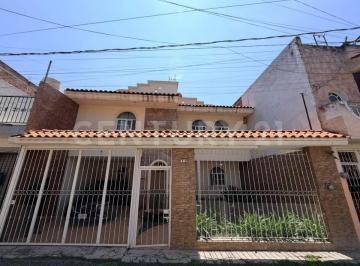 Casa · 294m² · 3 Recámaras · 7 Estacionamientos · Casa en Venta, Col, Gigantera Lopez Cotilla, Tlaquepaque, Jalisco