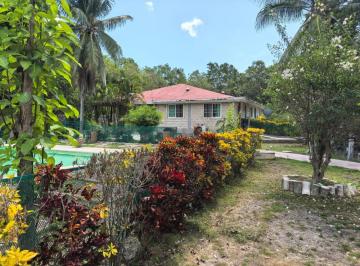 Casa de 13 habitaciones, Puerto Morelos · Casa de 2407 m² de Terreno y 4 Casas y 1 Estudio con 13 Recámaras en Venta en Puerto Morelos