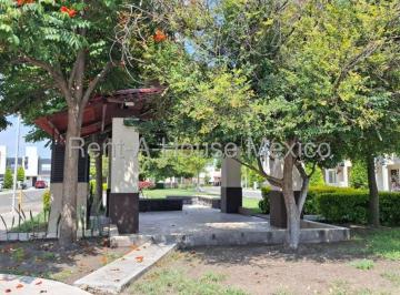 Casa de 3 habitaciones, Querétaro · Sonterra Rento Casa en Esquina en Privada con Vigilancia 3 Recamaras 3 Baños 2 Coches