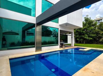 Casa · 445m² · 4 Recámaras · 6 Estacionamientos · Casa en Venta en Villamagna