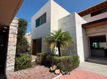 Casa de 4 habitaciones, Querétaro · Casa en Venta en Fraccionamiento Cumbres del Lago Juriquilla