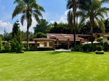 Casa de 5 habitaciones, Valle de Bravo · Casa en Venta en La Zona Centro de Avándaro en Valle de Bravo