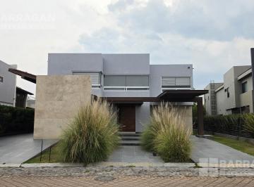 Casa · 647m² · 5 Recámaras · 4 Estacionamientos · Casa en Venta en El Campanario
