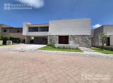 Casa · 610m² · 4 Recámaras · 3 Estacionamientos · Casa en Venta en El Campanario