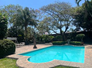 Casa · 816m² · 6 Recámaras · 6 Estacionamientos · Propiedad Ideal Para Ho Acapantzingo, Cuernavaca