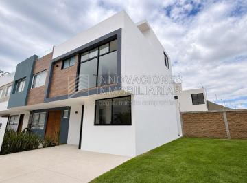 Casa · 168m² · 3 Recámaras · 2 Estacionamientos · Casa en Venta en Esquina con Jardín y Terraza | Cuautlancingo