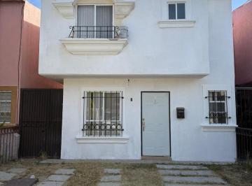 Casa · 98m² · 3 Recámaras · 2 Estacionamientos · Casa en Renta en Arroyo El Molino