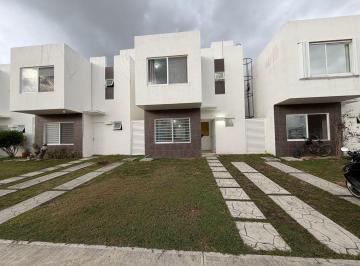 Casa · 120m² · 3 Recámaras · 2 Estacionamientos · Casa en Renta Jardines 2 Cancún 3 Recámaras Alberca Seguridad