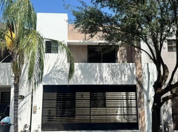 Casa · 240m² · 4 Recámaras · 2 Estacionamientos · Rmc Casa en Renta en Calzadas de Anahuac en Escobedo Nuevo Leon