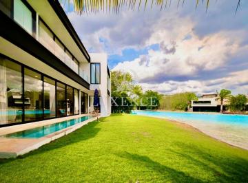 Casa · 510m² · 4 Recámaras · 4 Estacionamientos · Casa en Venta en Hacienda Kanha Yucatan Country Club, Merida