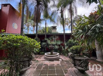 Casa · 505m² · 4 Recámaras · 2 Estacionamientos · Venta Casa Palmira en Planta Baja 786 m Rodeada de Jardín y Alberca