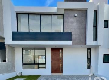 Casa · 152m² · 3 Recámaras · 2 Estacionamientos · Se Vende Casa en Grand Preserve Juriquilla Queretaro