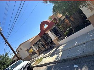 Casa · 510m² · 5 Recámaras · 4 Estacionamientos · Casa en Venta de un Piso Fracc Nogales