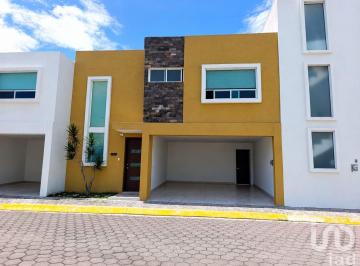 Casa · 221m² · 3 Recámaras · 2 Estacionamientos · Casa en Venta en Fraccionamiento Puente La Santísima San Andrés Cholula