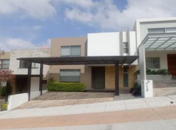 Casa · 180m² · 3 Recámaras · 3 Estacionamientos · Puerta Tres Marias, Frente Area Verde, Estudio, Jardin