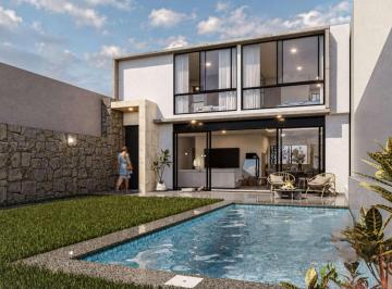 Casa de 4 habitaciones, Cuernavaca · Casa con Alberca en Villa Internacional de Tenis