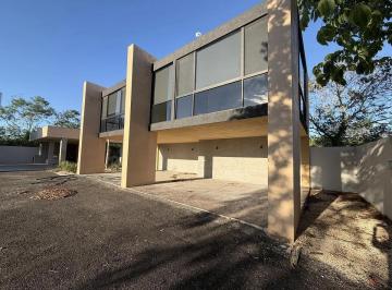 Bodega comercial · 320m² · 4 Estacionamientos · Bodega Oficinas en Venta en Komchen Merida