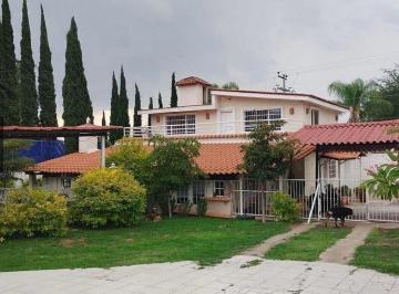 Casa · 488m² · 3 Recámaras · 10 Estacionamientos · Casa en Venta en Zona Privilegiada – Santa Ana Tepatitlán