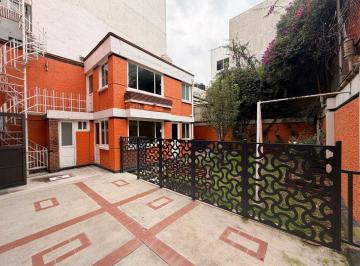 Casa de 4 habitaciones, Benito Juárez · Casa de 255 m² de Construcción y 250 m² de Terreno con Diez m de Frente.
