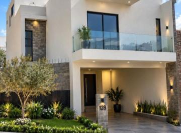 Casa de 4 habitaciones, Monterrey · Casa en Venta en Lomas del Vergel