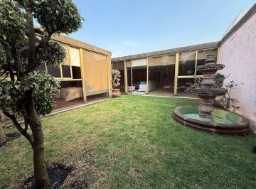 2539cf1515c30544995caccbc913bf45f7cc1eb26b87e6729b400801d2024791 · Casa en Venta de 1 Piso con Jardin, Amplias Áreas y Gran Ubicación