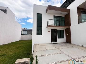 Casa · 160m² · 3 Recámaras · 2 Estacionamientos · Casa en Venta en La Antigua Cementera, con Excelente Ubicación