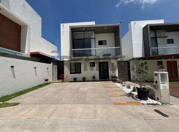RHV26091003ACG
Imagina un hogar que no solo es un refugio, sino una invitación a · Casa en Venta Golondrinas, Zibatá