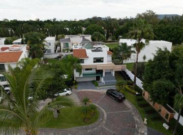 Casa · 541m² · 3 Recámaras · 4 Estacionamientos · Casa en Valle Real en Venta en Coto Alamos