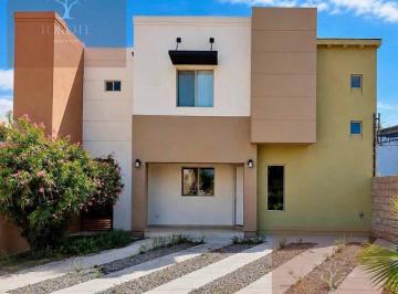 Casa · 3 Recámaras · 2 Estacionamientos · Casa en Santa Bárbara