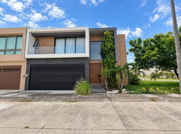 Casa · 305m² · 3 Recámaras · 2 Estacionamientos · Casa en Venta Las Palmas Medellin Veracruz