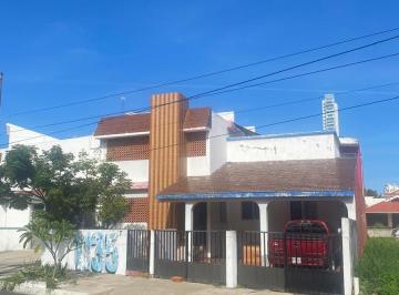 Casa · 360m² · 4 Recámaras · 4 Estacionamientos · Casa/oficina en Venta. Doble Calle, Fracc Costa de Oro, Boca del Río, Veracruz
