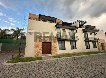 RHV26091101ACG
Casa en venta con exclusivo diseño e inigualables espacios, ubica · Casa en Venta con Roofgarden El Encanto, El Refugio