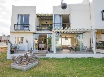 f30a2d857a90df022499fa6c372d2afff69da58b6d875c4b922af641f10338b1 · Casa en Venta en San Miguel de Allende | Terraza, Alberca y Campo de Golf