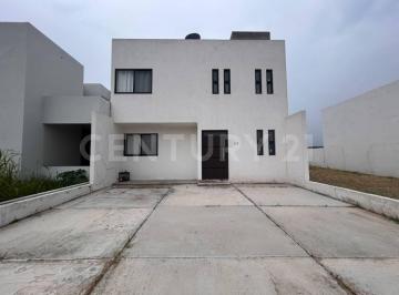 Casa en condominio · 132m² · 3 Recámaras · 3 Estacionamientos · Renta de Casa en Rincón del Alba