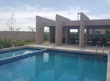 Casa · 154m² · 2 Recámaras · 2 Estacionamientos · Casa en Renta Condominio "El Recuerdo" Fraccionamiento El Refugio Queretaro