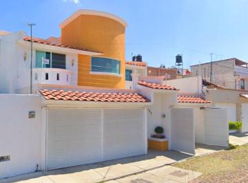Casa de 4 habitaciones, Querétaro · Casa en Venta en Carretas, Santiago de Querétaro, Qro.