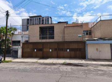 Casa · 330m² · 4 Recámaras · 2 Estacionamientos · Casa en Venta en Col. Ladrón de Guevara, Guadalajara