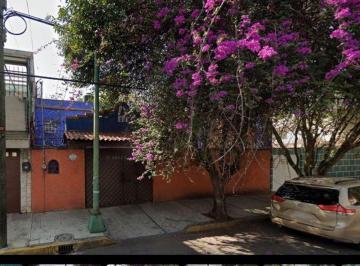 Casa de 4 habitaciones, Coyoacán · Casa en Venta en El Centro de Coyoacán, a 4 Calles de La Plaza Hidalgo y del Jardín Centenario