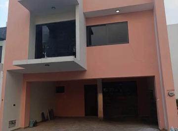 Casa · 260m² · 3 Recámaras · 2 Estacionamientos · Cventa de Casa en Fracc. Cedros 260 m² $3,350,000