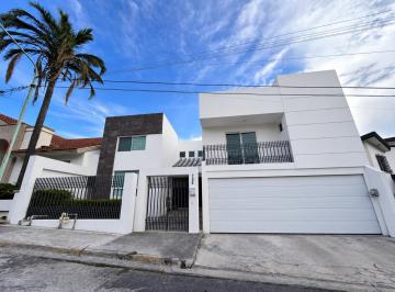 Casa · 420m² · 5 Recámaras · 2 Estacionamientos · Casa en Venta en Contry La Silla, Guadalupe, Nuevo León.