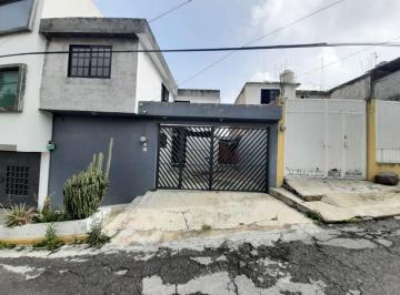 Casa de 3 habitaciones, Ecatepec de Morelos · Amplia y Cómoda Casa en Venta en Residencial Coacalco