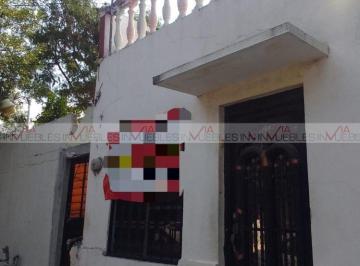 Casa · 41m² · 5 Recámaras · 2 Estacionamientos · Casa en Venta en Monterrey Centro