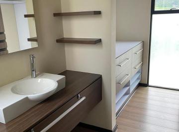 Casa · 250m² · 3 Recámaras · 3 Estacionamientos · En Exclusivo Privado Cerca del Varmond Tres Marias