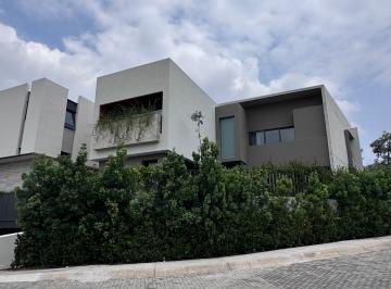 Casa de 4 habitaciones, Zapopan · Residencia de Lujo en Esquina con Alberca y Sótano | Abadía Residencial