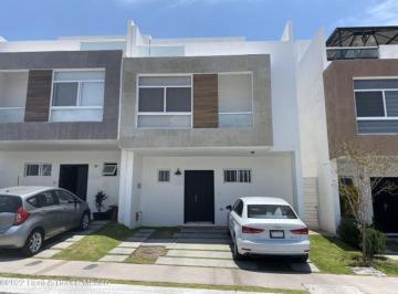 Casa en condominio de 3 habitaciones, Querétaro · Fray Junipero Serra Rento Casa 3 Niveles con 180 m 3 Recamaras + Estudio 4 Baños 2 Coches