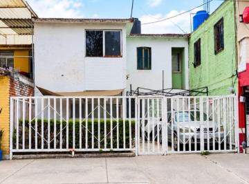 Casa de 4 habitaciones, Coacalco de Berriozábal · Casa en Venta en Villa de Las Flores, Coacalco – Ideal Para Remodelar o Invertir