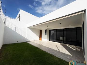 Casa · 297m² · 4 Recámaras · 2 Estacionamientos · Casa en Venta en Misión de Morillotla, con Gran Jardín y Acabados de Lujo