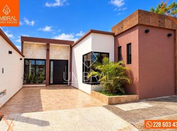 6aae8b1ba60bf54a4461ce7164b9a51fc6b7d3bc6420a1bd4a79befd48158692 · Casa de 1 Nivel en Venta, Fracc. Privado, Coatepec