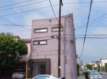1 · Casa de 3 Niveles en Renta en Mitras Norte.